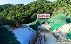 世界首座时速350公里单洞双线高铁海底隧道贯通